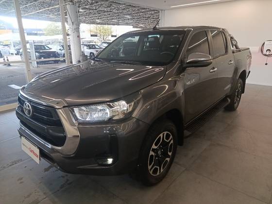 TOYOTA HILUX 2.8 D-4D TURBO DIESEL CD SRV 4X4 AUTOMÁTICO TOYOTA HILUX 2.8 D-4D TURBO DIESEL CD SRV 4X4 AUTOMÁTICO
